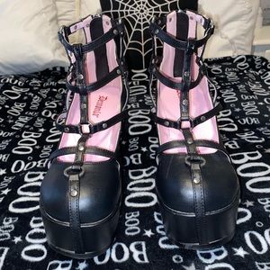 demonia poison 25-2 platforms